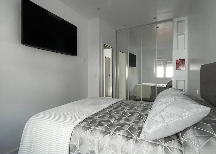 Moderno Junto Al Musac * León